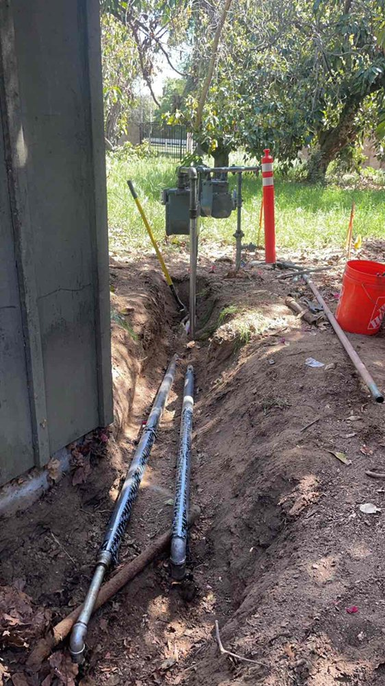 : A gas line emergency repair work