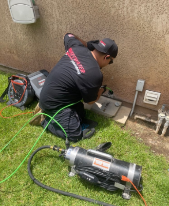 An emergency plumber in Pomona