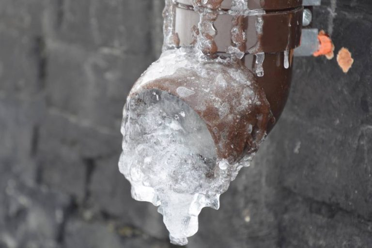 Tips To Drain Your Pipes For Winter